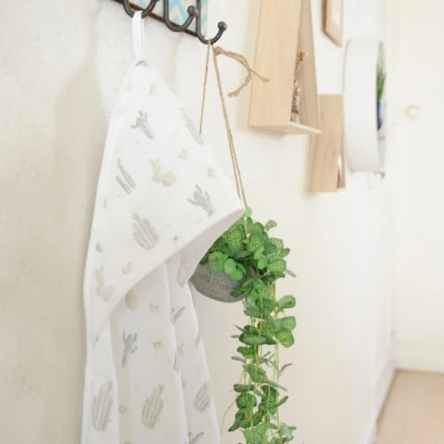 Little Crevette Capes De Bain Bébé Et Peignoirs Enfant Cape De Bain Verte Coton Bio 75x75 Cm 4 Little Crevette Capes De Bain Bébé Et Peignoirs Enfant Cape De Bain Verte Coton Bio 75x75 Cm – Image 2