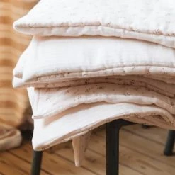 Gabrielle Paris Couvertures Bébé Et Enfant Couverture Légère En Gaze De Coton Bio à Motifs Rose -Couvertures bébé et enfant Soldes couverture legere en gaze de coton bio a motifs rose 7