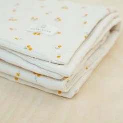 Gabrielle Paris Couvertures Bébé Et Enfant Couverture Ouatinée En Gaze De Coton Bio à Motifs Jaune -Couvertures bébé et enfant Soldes couverture ouatinee en gaze de coton bio a motifs jaune 2