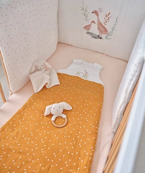 Maisons Du Monde Gigoteuses Gigoteuse Bébé 6-12 Mois En Gaze De Coton Jaune Moutarde, écru Et Doré 7 Maisons Du Monde Gigoteuses Gigoteuse Bébé 6-12 Mois En Gaze De Coton Jaune Moutarde, écru Et Doré – Image 5