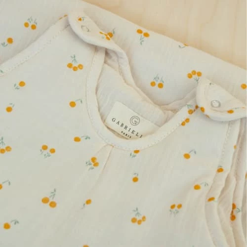 Gabrielle Paris Gigoteuses Gigoteuse En Gaze De Coton Biologique à Motifs Jaune 6-18 Mois 5 Gabrielle Paris Gigoteuses Gigoteuse En Gaze De Coton Biologique à Motifs Jaune 6-18 Mois – Image 3