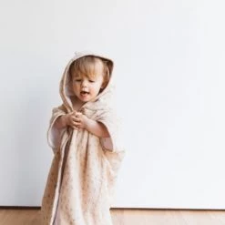 Gabrielle Paris Capes De Bain Bébé Et Peignoirs Enfant Peignoir En Gaze De Coton Biologique à Motifs Beige 12 Gabrielle Paris Capes De Bain Bébé Et Peignoirs Enfant Peignoir En Gaze De Coton Biologique à Motifs Beige -Couvertures bébé et enfant Soldes peignoir en gaze de coton biologique a motifs beige 7