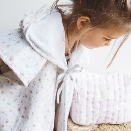 Gabrielle Paris Capes De Bain Bébé Et Peignoirs Enfant Peignoir En Gaze De Coton Biologique à Motifs Crème 4 Gabrielle Paris Capes De Bain Bébé Et Peignoirs Enfant Peignoir En Gaze De Coton Biologique à Motifs Crème – Image 2