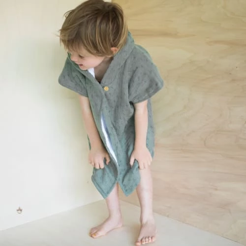 Gabrielle Paris Capes De Bain Bébé Et Peignoirs Enfant Peignoir En Gaze De Coton Biologique à Motifs Vert 5 Gabrielle Paris Capes De Bain Bébé Et Peignoirs Enfant Peignoir En Gaze De Coton Biologique à Motifs Vert – Image 3