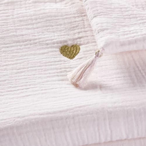 Maisons Du Monde Couvertures Bébé Et Enfant Plaid En Coton Blanc Brodé Cœurs Dorés à Pompons 75x100 3 Maisons Du Monde Couvertures Bébé Et Enfant Plaid En Coton Blanc Brodé Cœurs Dorés à Pompons 75x100 – Image 2