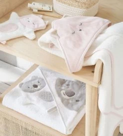 Maisons Du Monde Capes De Bain Bébé Et Peignoirs Enfant Sortie De Bain Bébé En Coton Blanche Avec Tête De Chat 80x80 13 Maisons Du Monde Capes De Bain Bébé Et Peignoirs Enfant Sortie De Bain Bébé En Coton Blanche Avec Tête De Chat 80x80 -Couvertures bébé et enfant Soldes sortie de bain bebe en coton blanche avec tete de chat 80x80 1000 1 37 206636 9