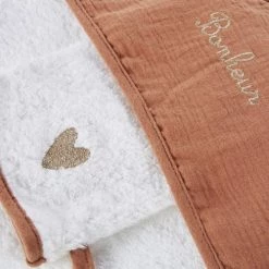 Maisons Du Monde Capes De Bain Bébé Et Peignoirs Enfant Sortie De Bain Bébé En Gaze De Coton Et Broderie Blanche, Terracotta Et Doré, 80x80 11 Maisons Du Monde Capes De Bain Bébé Et Peignoirs Enfant Sortie De Bain Bébé En Gaze De Coton Et Broderie Blanche, Terracotta Et Doré, 80x80 -Couvertures bébé et enfant Soldes sortie de bain bebe en gaze de coton et broderie blanche terracotta et dore 80x80 1000 13 16 225926 4